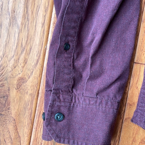 Banana Republic Camden fit Burgundy button down sz Med - Picture 3 of 4